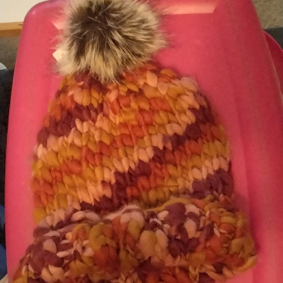 New With Tags Wonderly Brand Chunky Crochet Bean Cap (Hat) - Picture 2 of 16